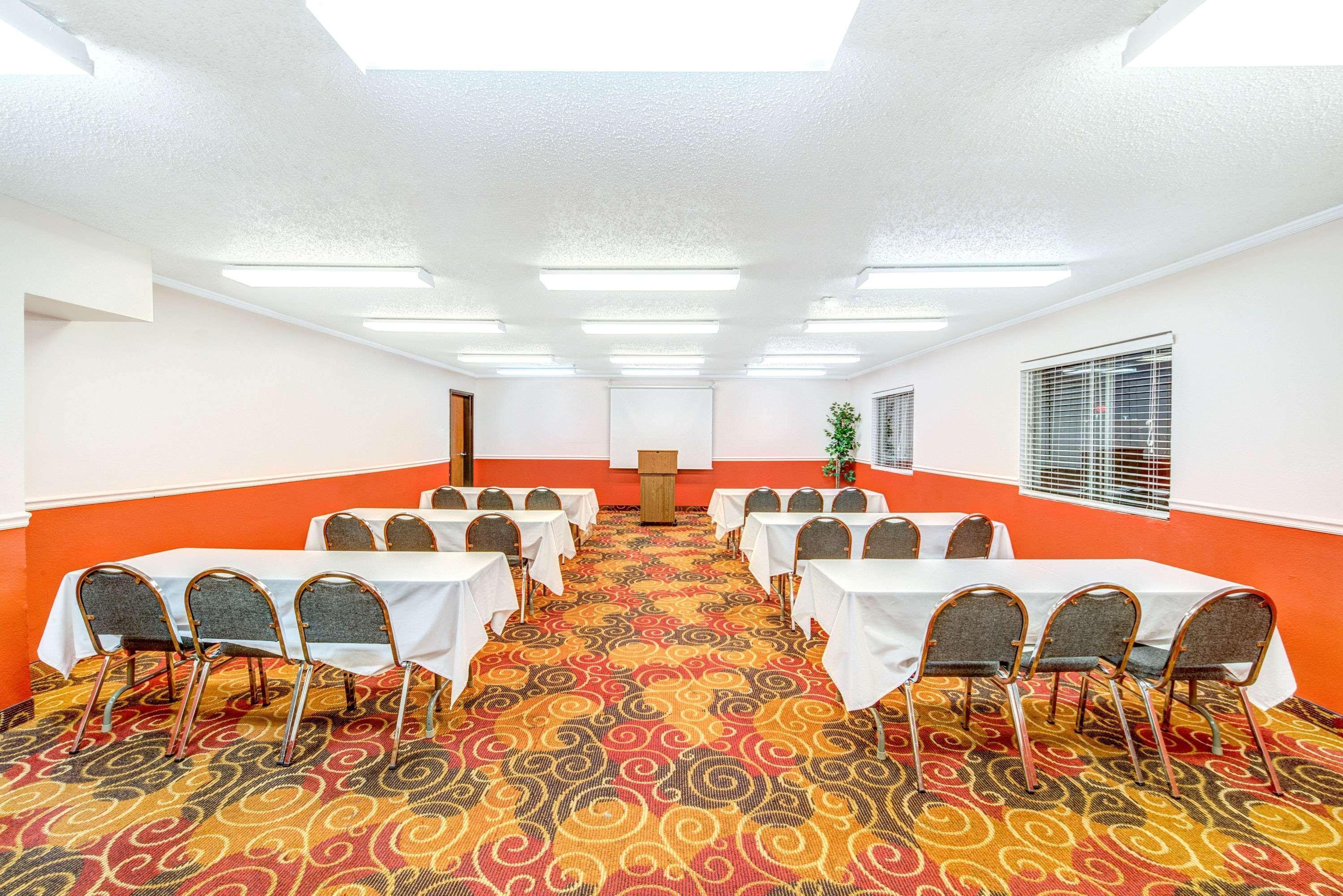 Hotel Super 8 By Wyndham Mckinney/plano Area 2*
